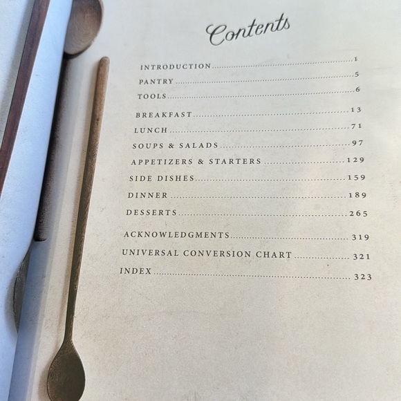 Magnolia Table cookbook by Joanna Gaines. Recipes for family gathering, 328 pgs - Picture 3 of 3